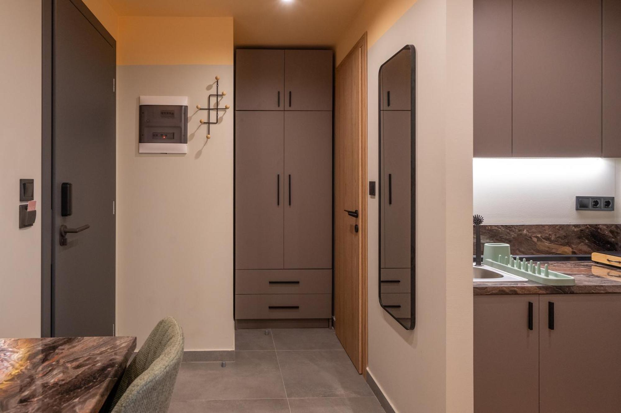 Ermou Boutique By Nest *