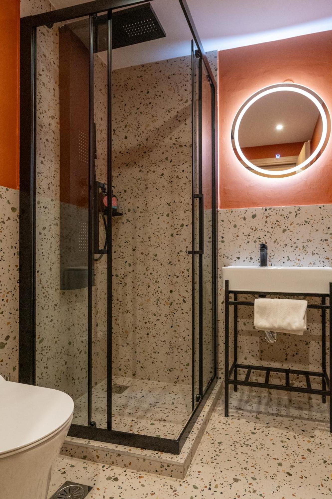 Ermou Boutique By Nest *